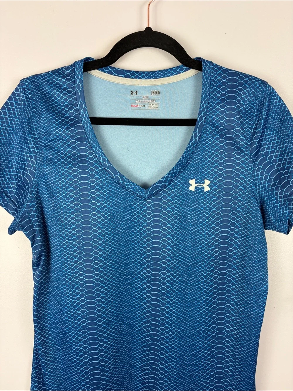 Under Armour HeatGear Blue Scale Print Athletic Tee Size Large - Picture 3 of 11